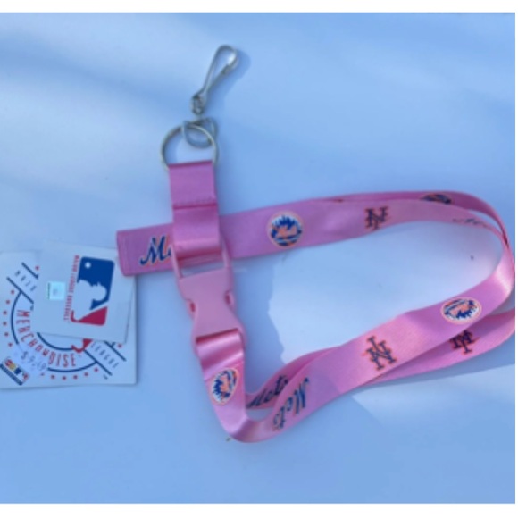 NWT New York Mets Lanyards All Over Pink With Original Mets Logo - Picture 2 of 3